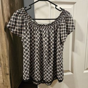 Flowy Peasant Style Top Size Small